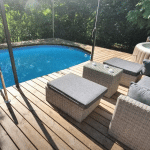 Terrasse en bois avec piscine hors sol