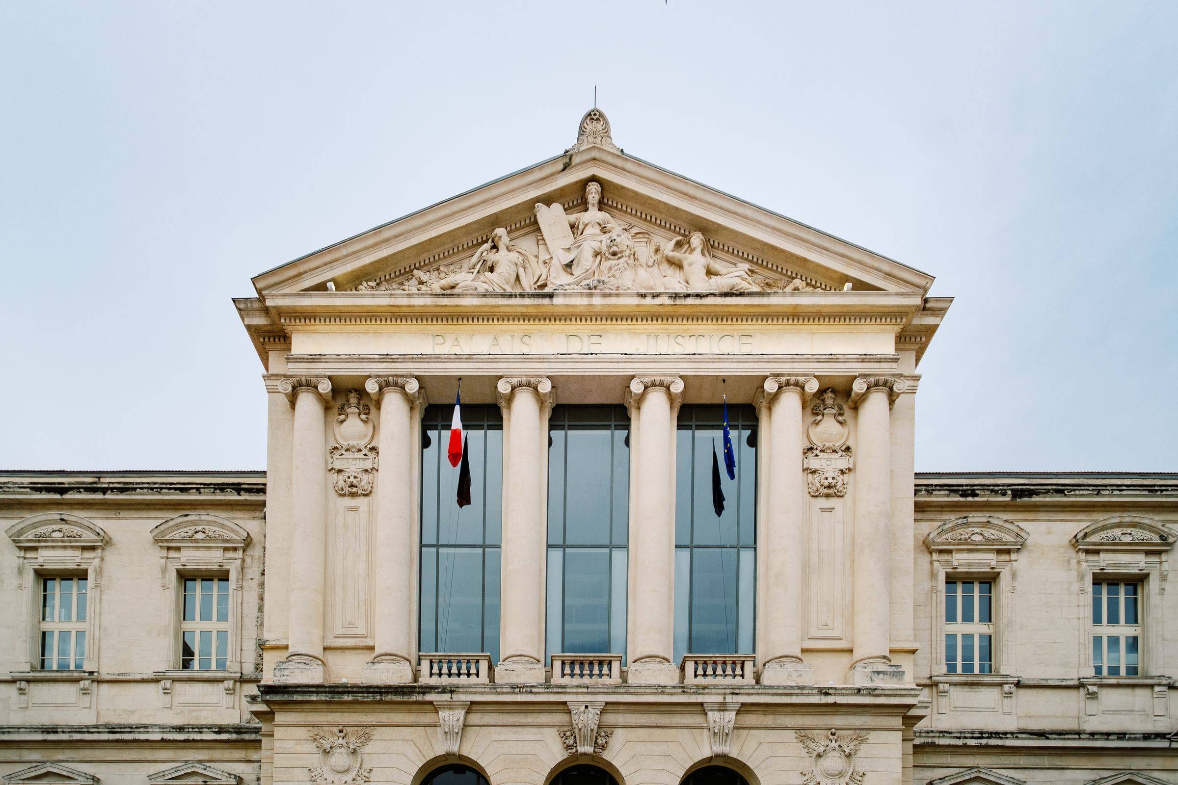 Façade d’un palais de justice