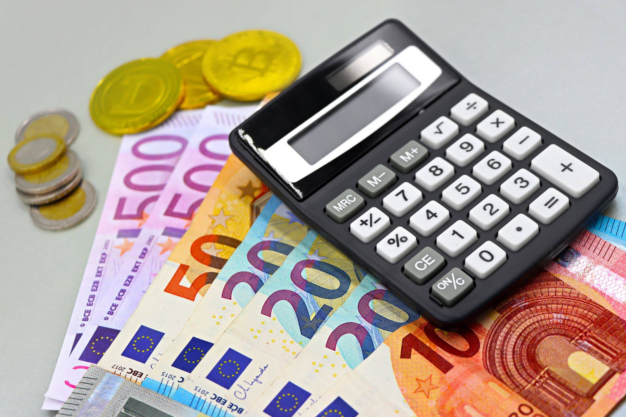 Facture d’énergie, calculatrice et pièces